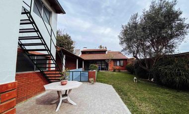 Edificio Comercial en venta - 7 Consultorios 3 Dormitorios 7 Baños - 428Mts2 - Berisso