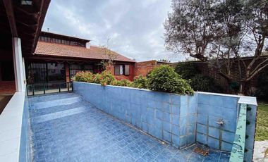 Edificio Comercial en venta - 7 Consultorios 3 Dormitorios 7 Baños - 428Mts2 - Berisso