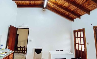 Edificio Comercial en venta - 7 Consultorios 3 Dormitorios 7 Baños - 428Mts2 - Berisso
