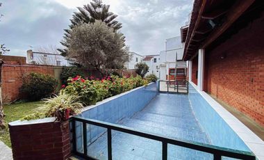 Edificio Comercial en venta - 7 Consultorios 3 Dormitorios 7 Baños - 428Mts2 - Berisso