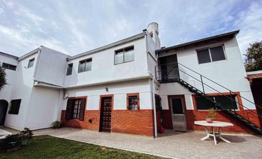 Edificio Comercial en venta - 7 Consultorios 3 Dormitorios 7 Baños - 428Mts2 - Berisso