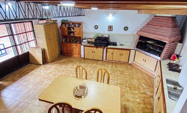 Edificio Comercial en venta - 7 Consultorios 3 Dormitorios 7 Baños - 428Mts2 - Berisso