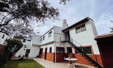 Edificio Comercial en venta - 7 Consultorios 3 Dormitorios 7 Baños - 428Mts2 - Berisso