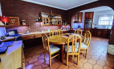 Edificio Comercial en venta - 7 Consultorios 3 Dormitorios 7 Baños - 428Mts2 - Berisso