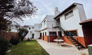 Edificio Comercial en venta - 7 Consultorios 3 Dormitorios 7 Baños - 428Mts2 - Berisso