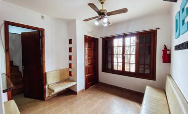 Edificio Comercial en venta - 7 Consultorios 3 Dormitorios 7 Baños - 428Mts2 - Berisso