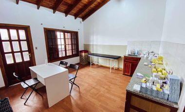 Edificio Comercial en venta - 7 Consultorios 3 Dormitorios 7 Baños - 428Mts2 - Berisso