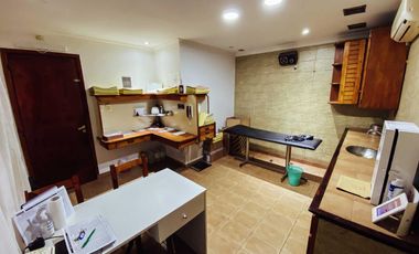 Edificio Comercial en venta - 7 Consultorios 3 Dormitorios 7 Baños - 428Mts2 - Berisso