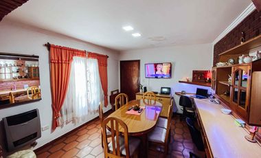 Edificio Comercial en venta - 7 Consultorios 3 Dormitorios 7 Baños - 428Mts2 - Berisso