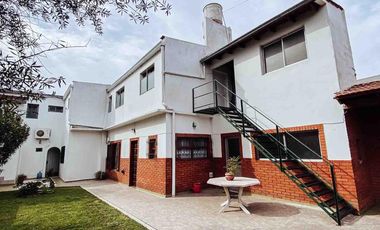 Edificio Comercial en venta - 7 Consultorios 3 Dormitorios 7 Baños - 428Mts2 - Berisso