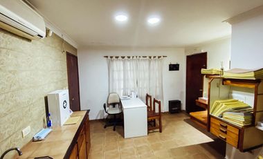 Edificio Comercial en venta - 7 Consultorios 3 Dormitorios 7 Baños - 428Mts2 - Berisso