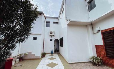 Edificio Comercial en venta - 7 Consultorios 3 Dormitorios 7 Baños - 428Mts2 - Berisso