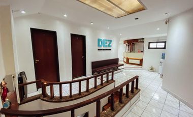 Edificio Comercial en venta - 7 Consultorios 3 Dormitorios 7 Baños - 428Mts2 - Berisso
