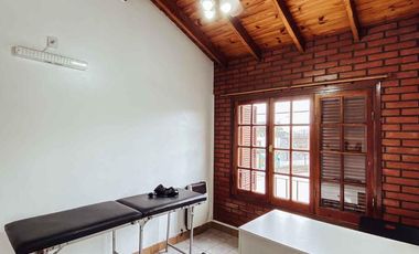 Edificio Comercial en venta - 7 Consultorios 3 Dormitorios 7 Baños - 428Mts2 - Berisso