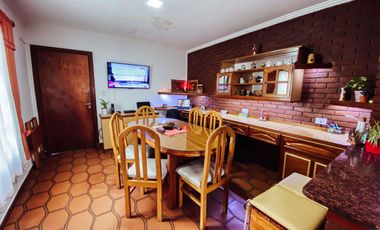 Edificio Comercial en venta - 7 Consultorios 3 Dormitorios 7 Baños - 428Mts2 - Berisso