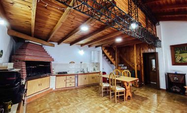 Edificio Comercial en venta - 7 Consultorios 3 Dormitorios 7 Baños - 428Mts2 - Berisso