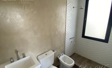 Casa en venta con renta en Lagos de Canning