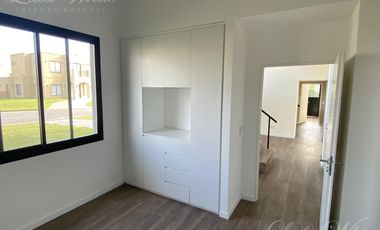 Casa en venta con renta en Lagos de Canning