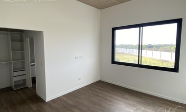 Casa en venta con renta en Lagos de Canning