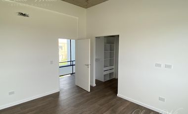 Casa en venta con renta en Lagos de Canning