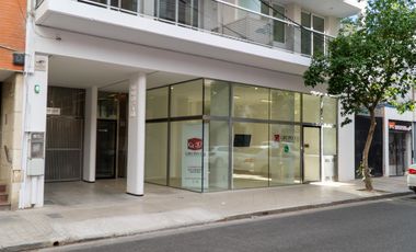 Espectacular local comercial a una cuadra de Bv. Oroño