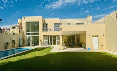 Casa minimalista en  Venta 6 ambientes Ramos Mejia
