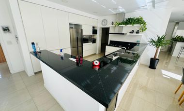 Casa minimalista en  Venta 6 ambientes Ramos Mejia