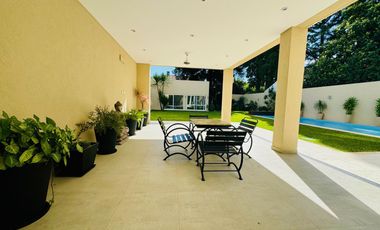 Casa minimalista en  Venta 6 ambientes Ramos Mejia