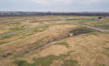 Terreno en venta Vida Club de Campo  en FUNES, Lote 60  con fondo al reservorio y fondo norte