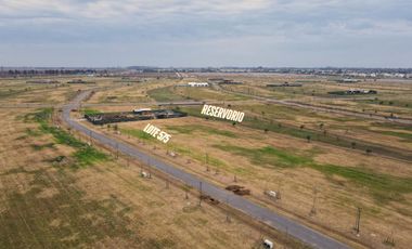 Terreno en venta Vida Club de Campo  en FUNES, Lote 60  con fondo al reservorio y fondo norte