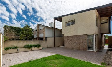VENTA/PERMUTA- Casa 3 dormitorios. Alvear.