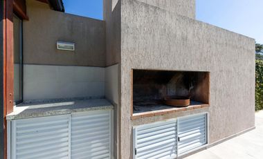 VENTA/PERMUTA- Casa 3 dormitorios. Alvear.