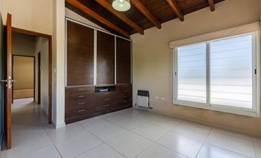 VENTA/PERMUTA- Casa 3 dormitorios. Alvear.