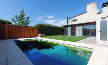 VENTA/PERMUTA- Casa 3 dormitorios. Alvear.