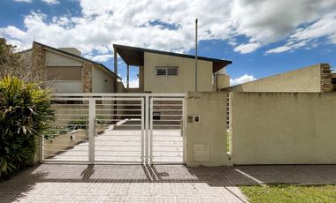 VENTA/PERMUTA- Casa 3 dormitorios. Alvear.