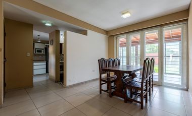 VENTA/PERMUTA- Casa 3 dormitorios. Alvear.