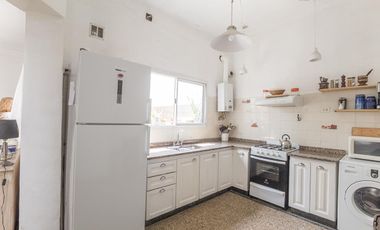 ¡Encantador PH de 5 ambientes en Mataderos con dos patios y Terraza!