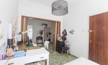 ¡Encantador PH de 5 ambientes en Mataderos con dos patios y Terraza!