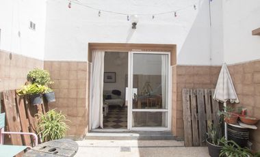 ¡Encantador PH de 5 ambientes en Mataderos con dos patios y Terraza!