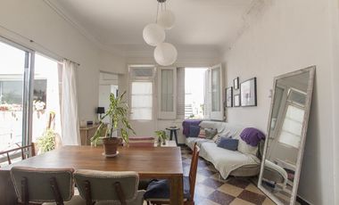 ¡Encantador PH de 5 ambientes en Mataderos con dos patios y Terraza!