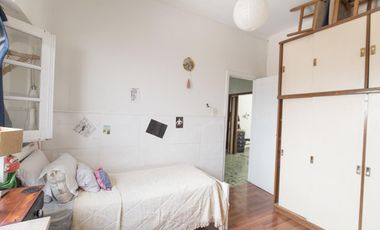 ¡Encantador PH de 5 ambientes en Mataderos con dos patios y Terraza!