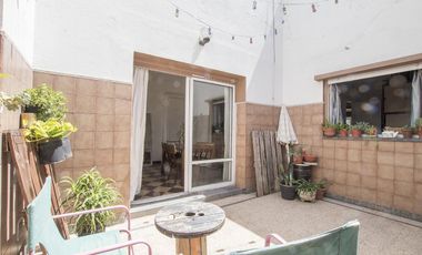 ¡Encantador PH de 5 ambientes en Mataderos con dos patios y Terraza!