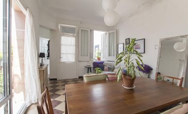 ¡Encantador PH de 5 ambientes en Mataderos con dos patios y Terraza!