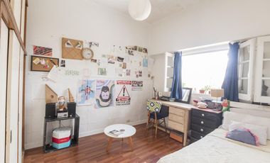 ¡Encantador PH de 5 ambientes en Mataderos con dos patios y Terraza!