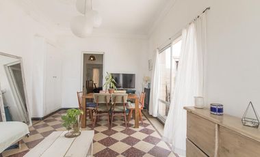 ¡Encantador PH de 5 ambientes en Mataderos con dos patios y Terraza!