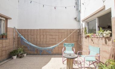 ¡Encantador PH de 5 ambientes en Mataderos con dos patios y Terraza!