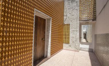 ¡Encantador PH de 5 ambientes en Mataderos con dos patios y Terraza!