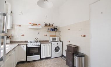 ¡Encantador PH de 5 ambientes en Mataderos con dos patios y Terraza!