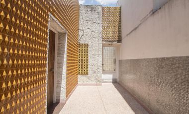 ¡Encantador PH de 5 ambientes en Mataderos con dos patios y Terraza!
