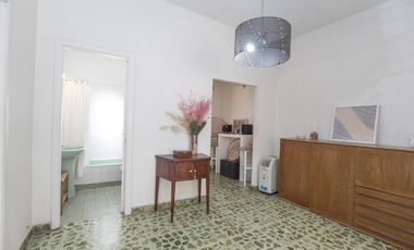 ¡Encantador PH de 5 ambientes en Mataderos con dos patios y Terraza!